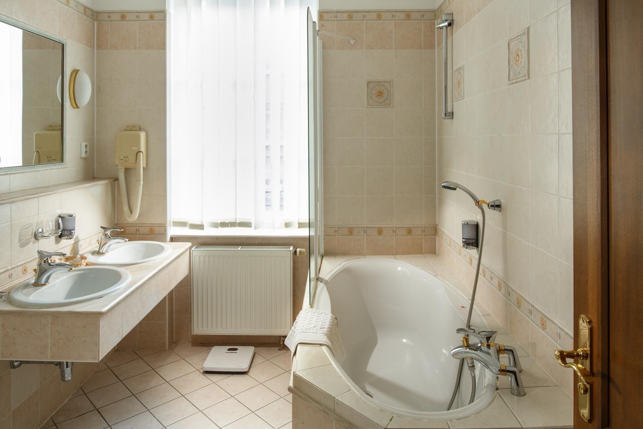 Lazensky Hotel Moskevsky Dvur Karlovy Vary Ngoại thất bức ảnh